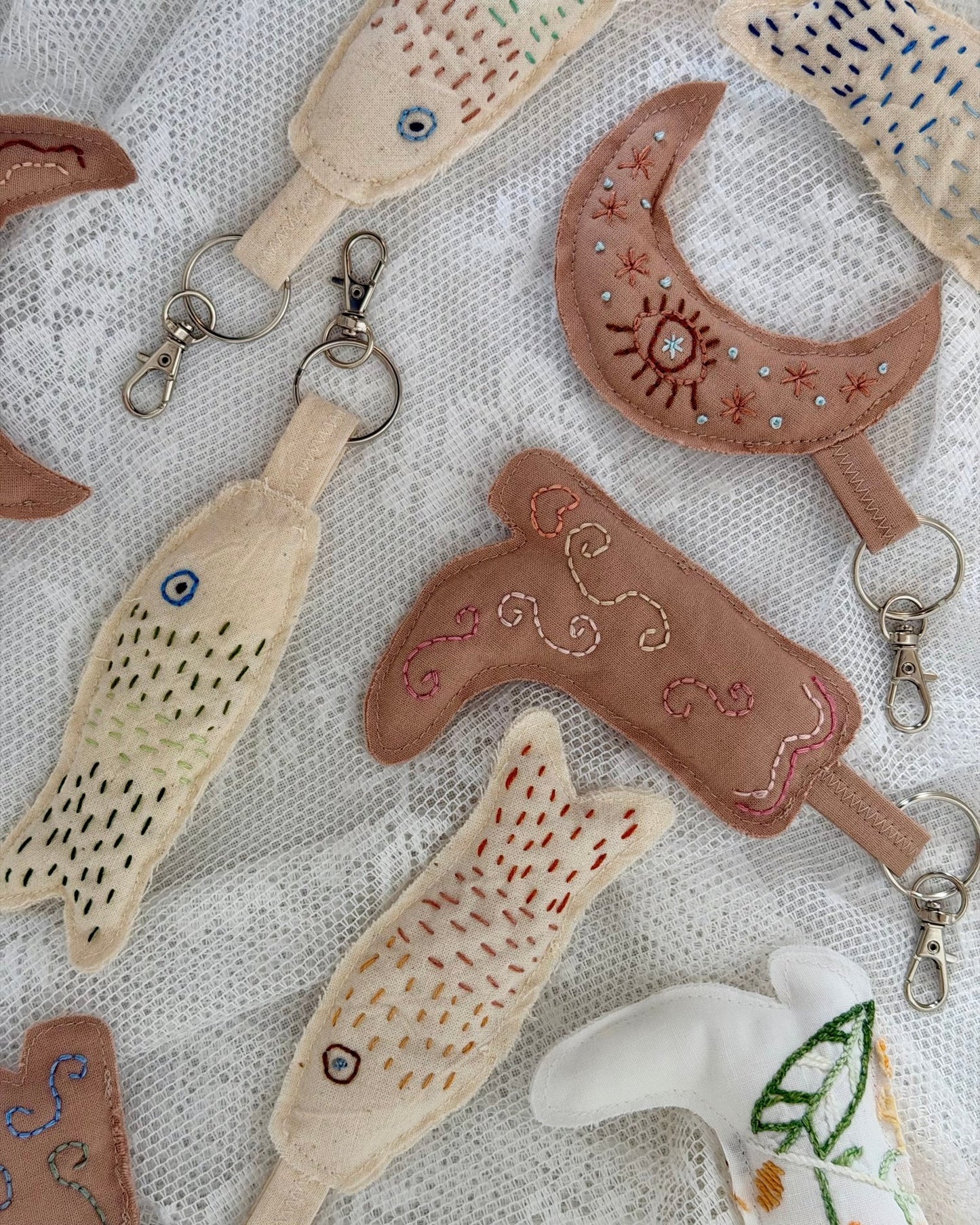 Broderet nøglering no.6 - Omel Studio -