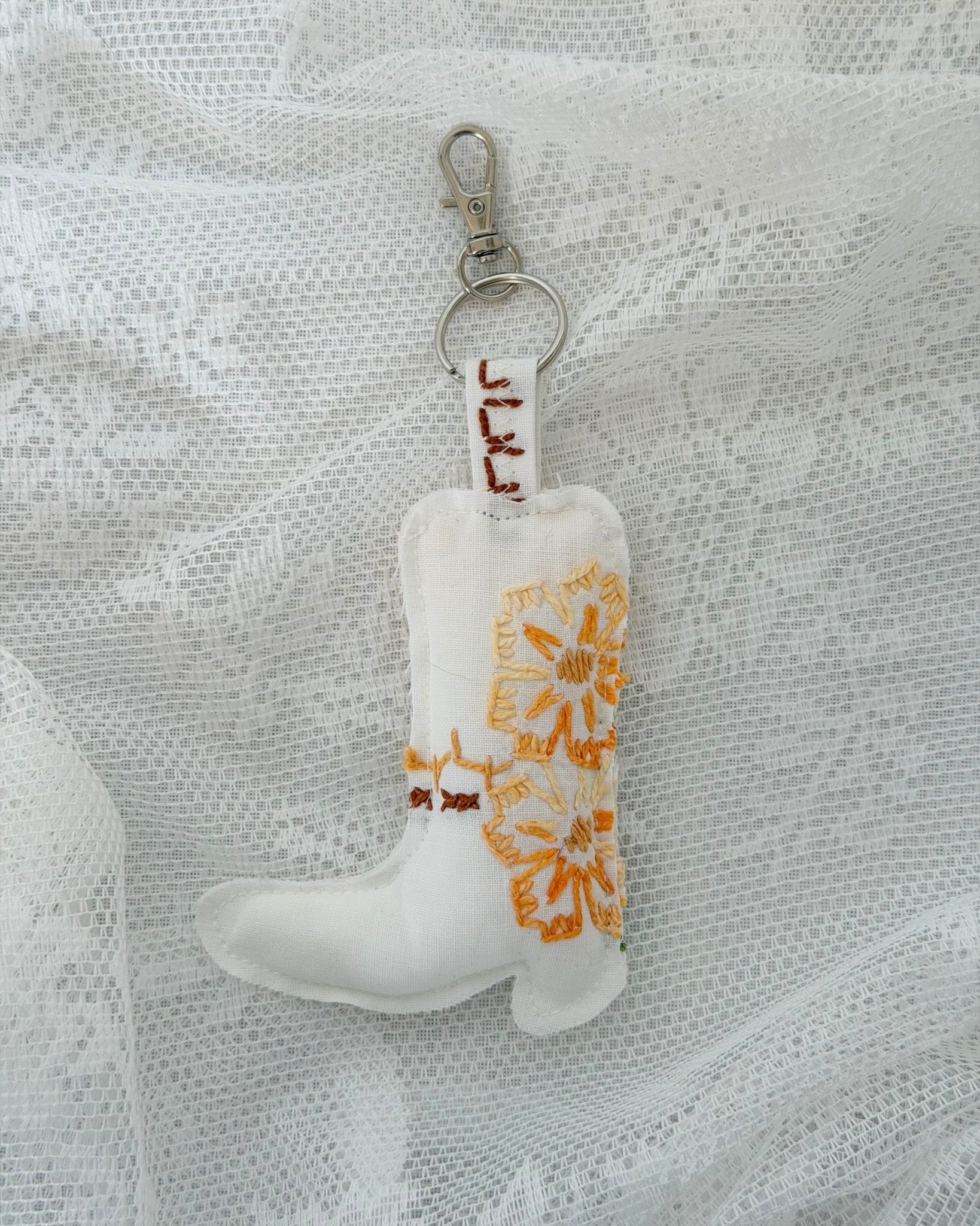 Broderet nøglering no.9 - Omel Studio - 