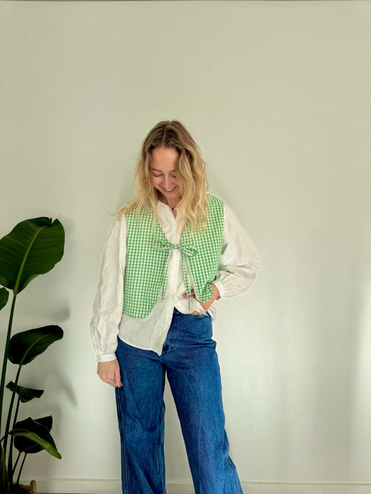 Ternet vest  - Bæredygtig vest - handmade vest - Omel Studio 